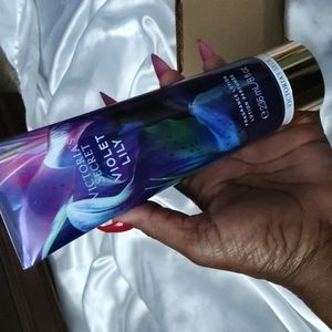 Victoria SECRET fragrance lotion NWOT
